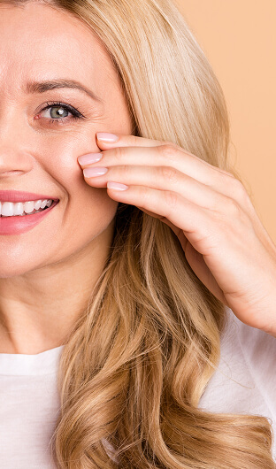 Smooths out lines and softens wrinkles so skin looks relaxed